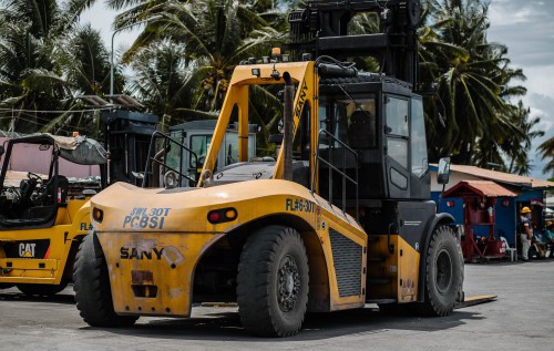 Heavy duty forklift